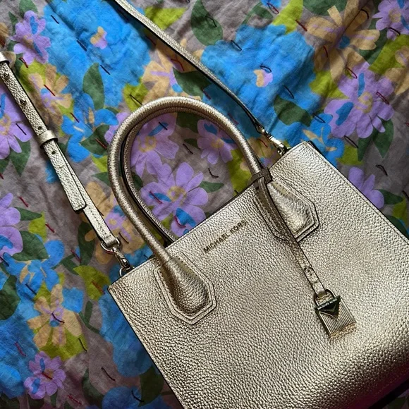 ⛅️[ Michael Kors ] Mercer Leather Crossbody Metallic Gold Bag - Picture 4 of 17